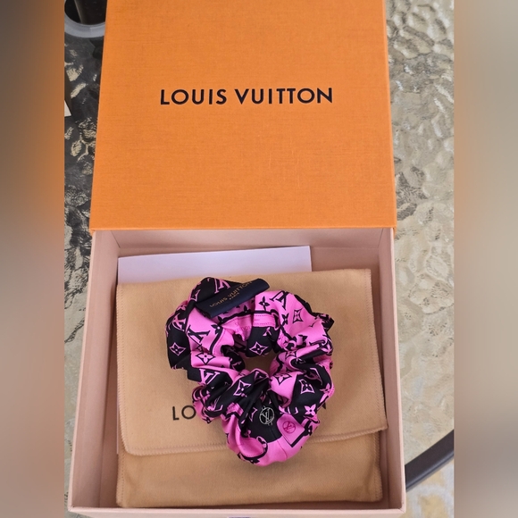 Louis Vuitton Silk Monogram Hair Scrunchie! - Picture 7 of 9